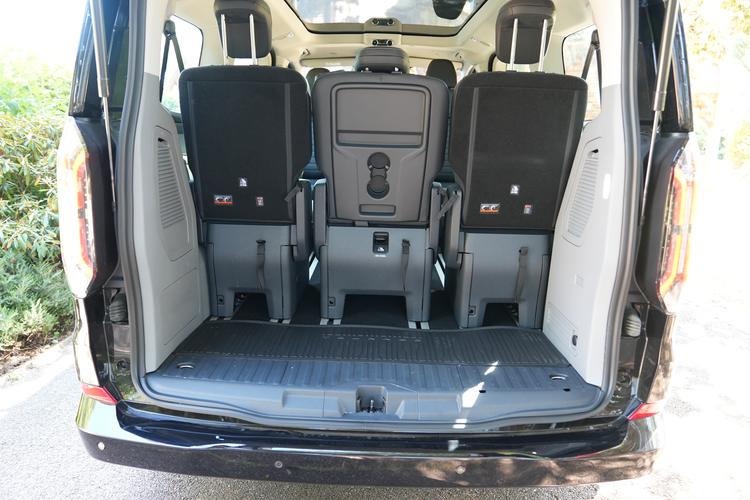FORD TOURNEO CUSTOM 340 L2 ELECTRIC RWD 160kW 65kWh H1 Zetec 8 seater Auto